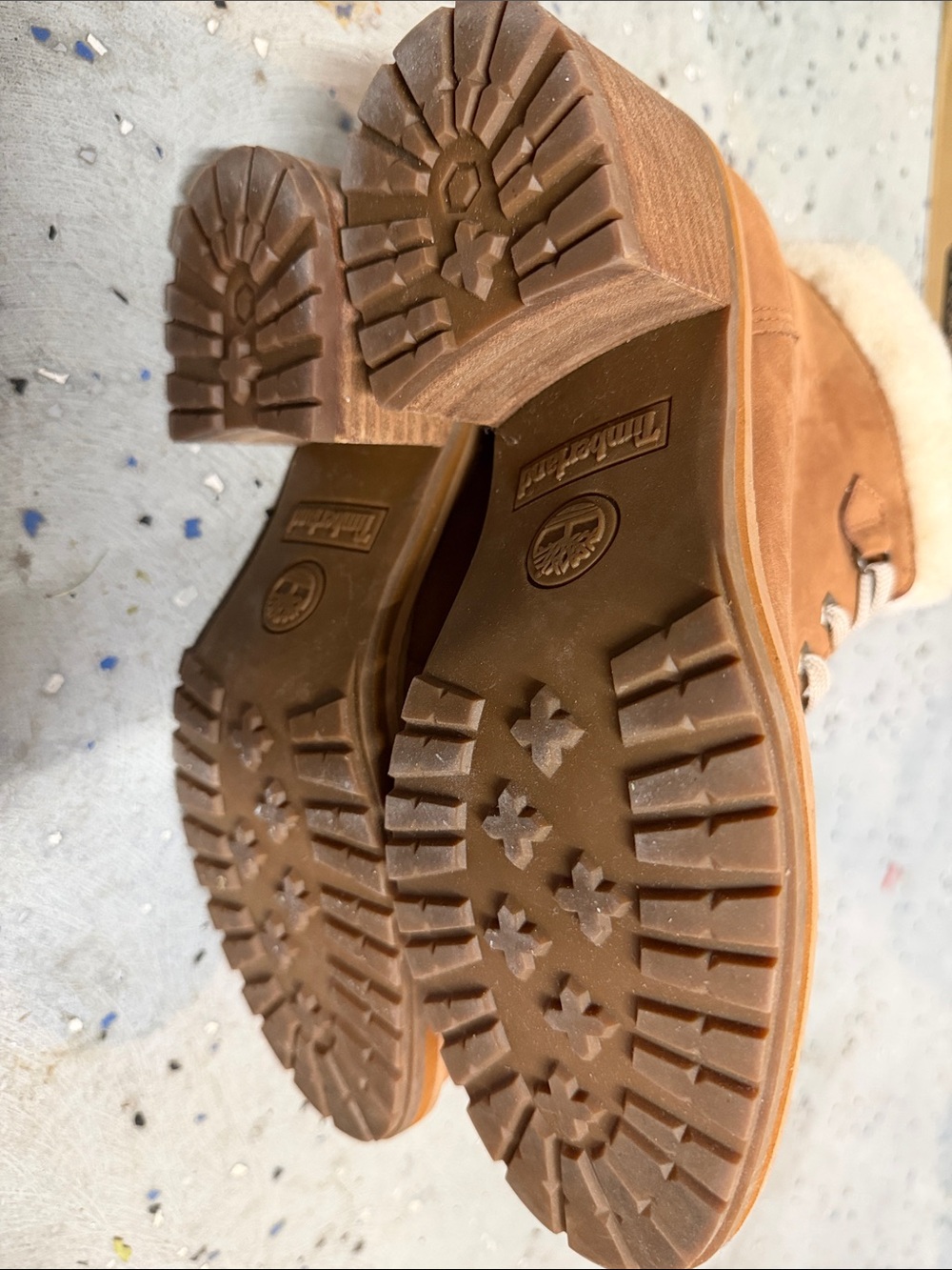 Timberland Tan Suede Lace-Up Ankle Boots with Cream Shearling Collar - Picture 5 of 6